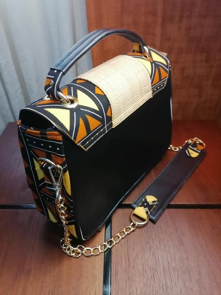 Raffia and Waxed Leather Clutch - Inside View